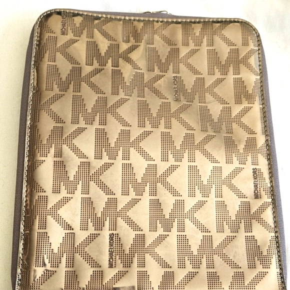 Michael Kors Tablet-IPad Case Zip Around 7"w X 8"h Great Condition - Picture 6 of 7